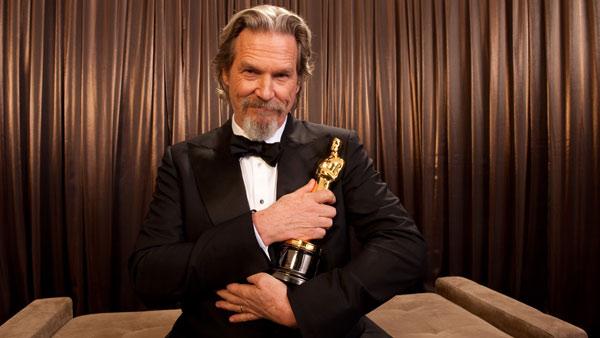 Jeff Bridges poses with his 'Best Actor' award for his role in 'Crazy Heart' at the 82nd Annual Academy Awards  on Sunday, March 7, 2010, in Los Angeles.
