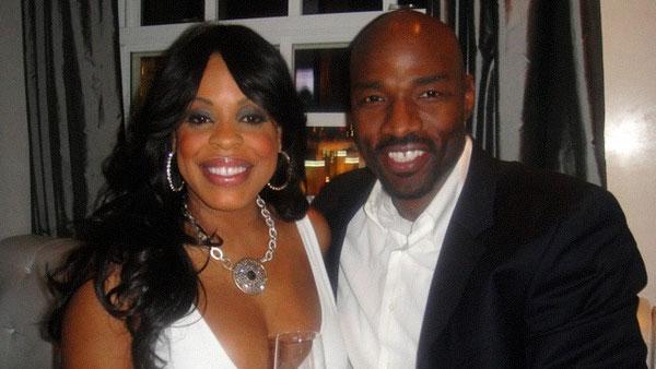 niecy nash jay tucker. Niecy Nash and Jay Tucker in a