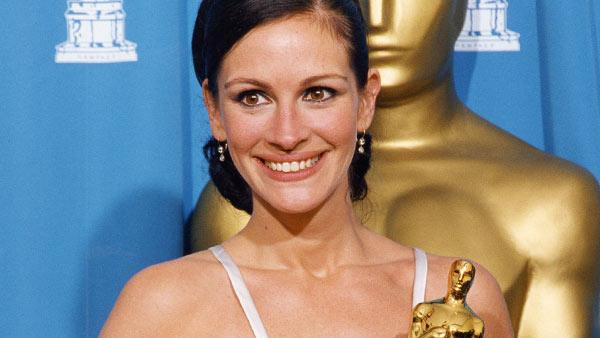 Julia Roberts wins the Academy Award for her Performance in the film 'Erin Brockovich.'