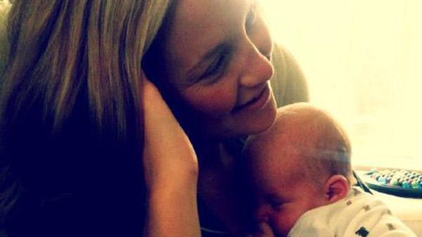 Kate Hudson and her son Bingham Hawn Bellamy appear in a photo posted on her fiance Matt Bellamys Twitter account on August 24, 2011. - Provided courtesy of Yfrog.com/klglluej Kate Hudson and her son Bingham Hawn Bellamy appear in a photo posted on her fiance Matt Bellamys Twitter account on August 24, 2011. - Provided courtesy of Yfrog.com/klglluej