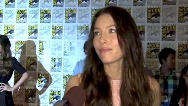 Jessica Biel talks to OnTheRedCarpet.com at Comic-Con about the 'Total Recall' remake set to debut in 2012.