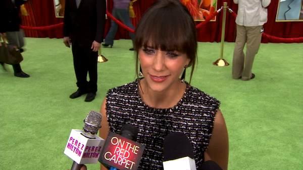 Rashida Jones talks to OnTheRedCarpet.com at the Hollywood premiere of 'The Muppets.'