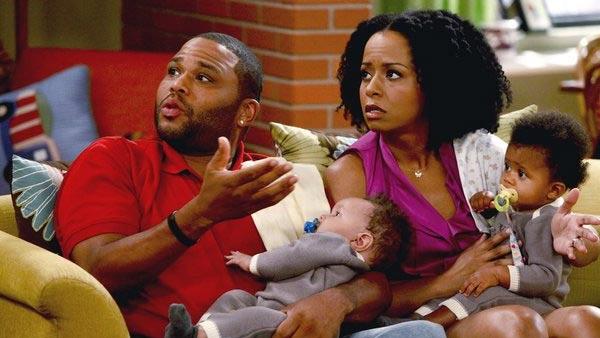 Tempestt Bledsoe appears in a scene from the 2012 NBC comedy 'DILFs.'