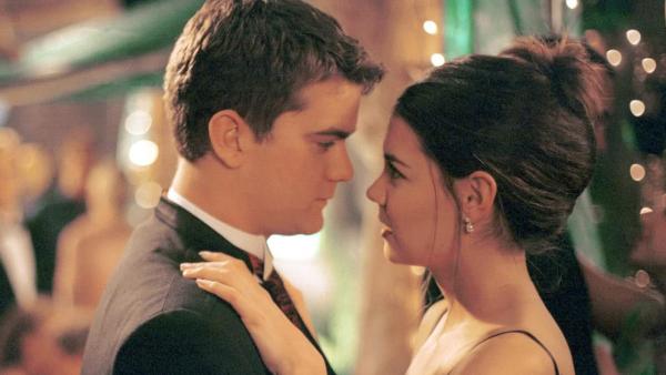 Katie Holmes and Joshua Jackson appear in a still from the 90s series Dawsons Creek. - Provided courtesy of OTRC / The WB Network Katie Holmes and Joshua Jackson appear in a still from the 90s series Dawsons Creek. - Provided courtesy of OTRC / The WB Network