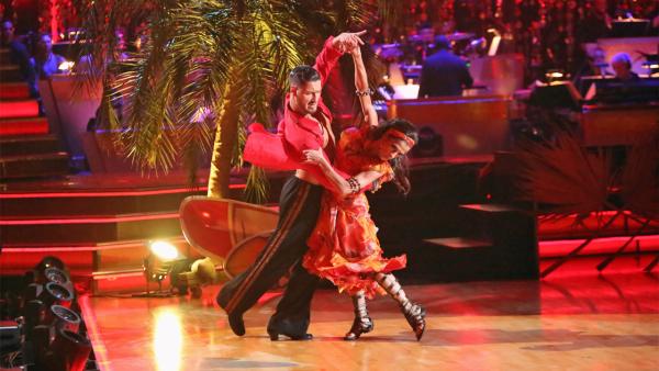 'General Hospital' actress Kelly Monaco and her partner Valentin Chmerkovskiy received 25.5 out of 30 points from the judges for their 'Surfer' Flamenco on 'Dancing With The Stars: All-Stars' on Monday, Nov. 19, 2012.