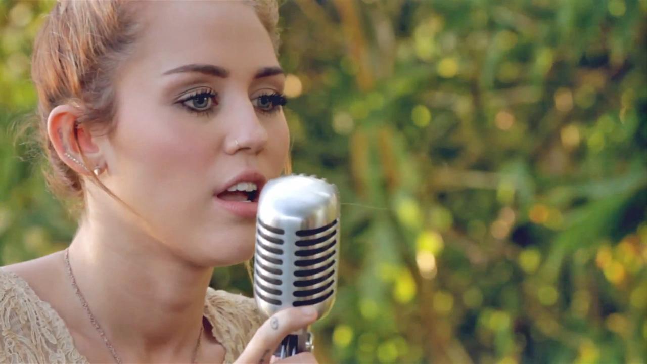Miley Cyrus Covers Dolly Parton39s 39Jolene39 See Video