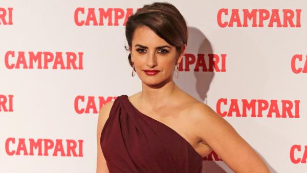 Spanish actress Penelope Cruz poses for photographers as she arrives to the Campari party in Milan, Italy, Tuesday, Nov. 13, 2012. - Provided courtesy of AP / Antonio Calanni Spanish actress Penelope Cruz poses for photographers as she arrives to the Campari party in Milan, Italy, Tuesday, Nov. 13, 2012. - Provided courtesy of AP / Antonio Calanni