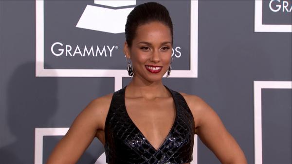 Alicia Keys walks the red carpet at the 2013 Grammy Awards on Feb. 24, 2013.