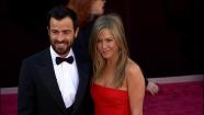 Jennifer Aniston walks the red carpet with Justin Theroux at the 2013 Oscars on Sunday, February 24. - Provided courtesy of OTRC