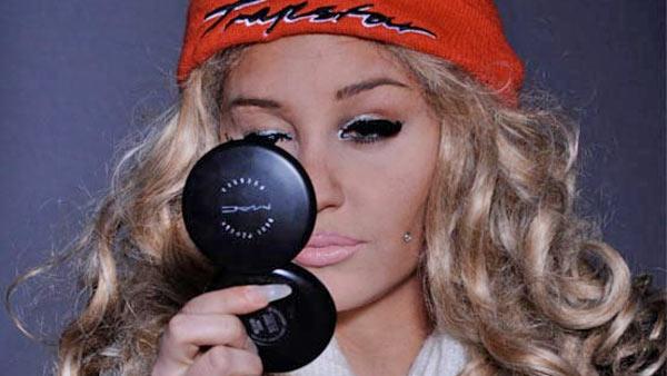 Amanda Bynes appears in a photo from her Twitter account on March 10, 2013. - Provided courtesy of twitter.com/AmandaBynes Amanda Bynes appears in a photo from her Twitter account on March 10, 2013. - Provided courtesy of twitter.com/AmandaBynes