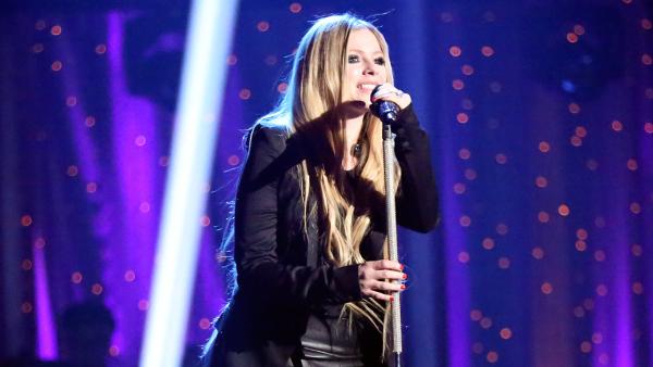 Avril Lavigne performs on Dancing With The Stars: The Results Show on May 14, 2013. - Provided courtesy of ABC Photo / Adam Taylor