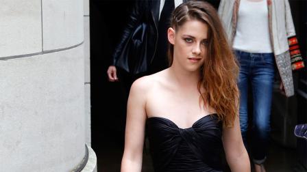 Kristen Stewart departs after the show of fashion designer Zuhair Murads Haute Couture Fall-Winter 2013-2014 show, presented on Thursday, July 4, 2013 in Paris.