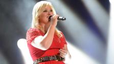 Kelly Clarkson performs during the CMA Music Festival: Countrys Night To Rock on July 17, 2013. The program will air on Aug. 12 at 8 p.m. on ABC. - Provided courtesy of ABC/Jon LeMay
