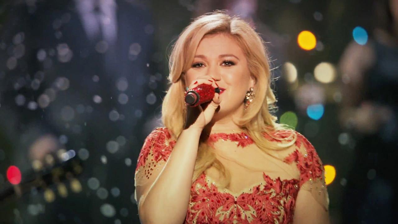 Kelly Clarkson Releases Underneath The Tree Music Video Watch Poll Abc Com