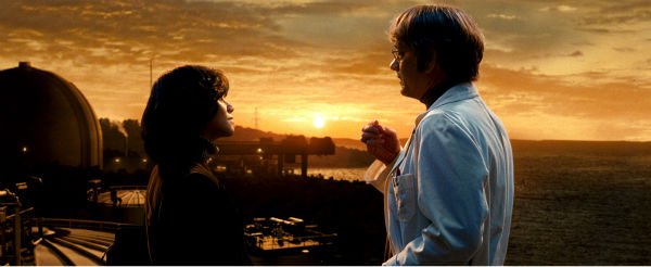Halle Berry appears as Luisa Rey and Tom Hanks...