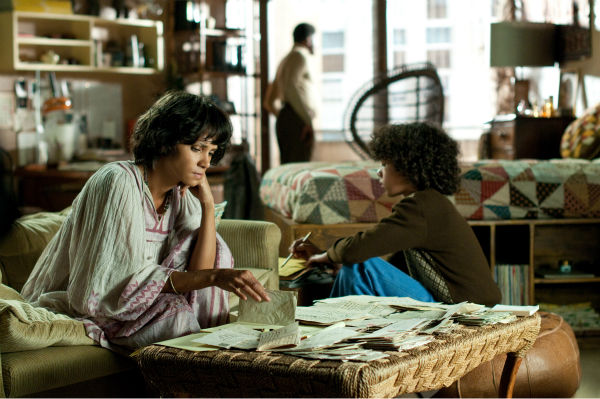 Halle Berry appears as Luisa Rey, Keith David...