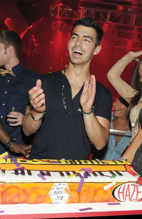 Joe Jonas celebrates his birthday with a...