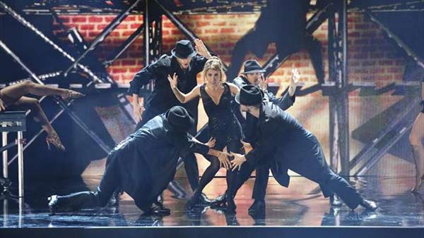 Paula Abdul returned to the ballroom to perform...