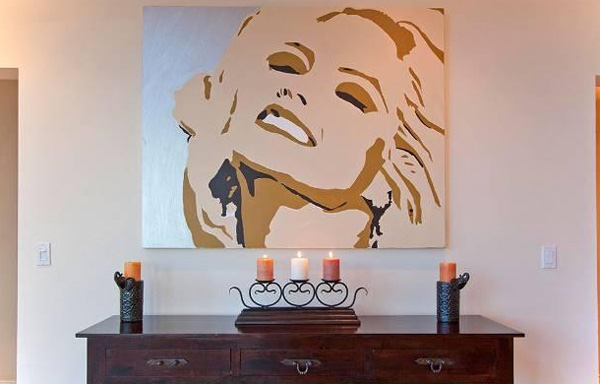 A painting of Anna Nicole Smith appears inside...