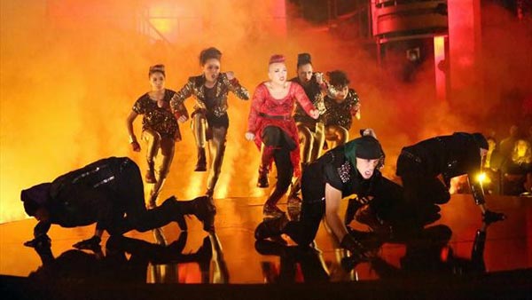 The final 'AT&T Spotlight Performance'...