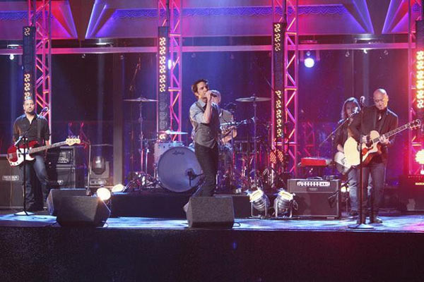 Train took to the stage to perform their new hit...