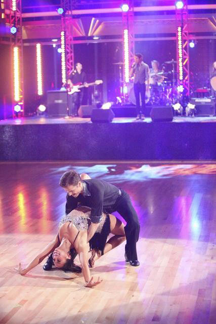Train took to the stage to perform their new hit...