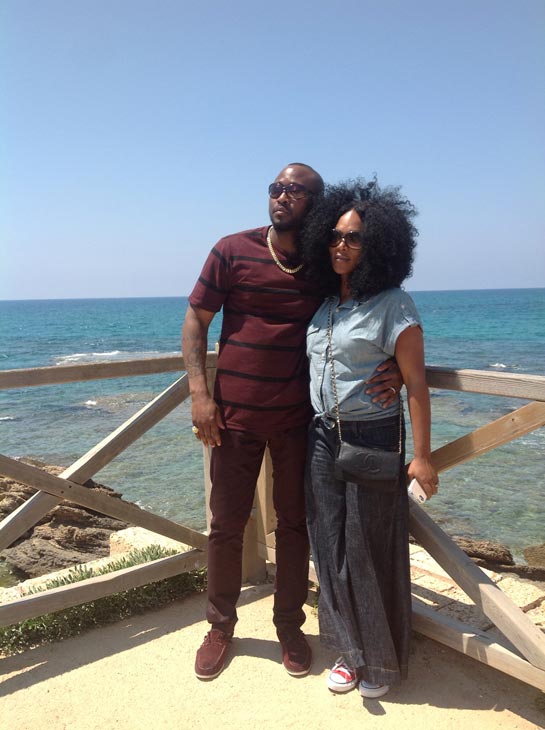 Omar and Keisha Epps pose near the coast of the...