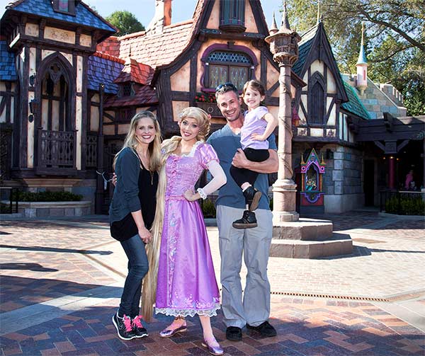 Sarah Michelle Gellar, Freddie Prinze Jr. and...
