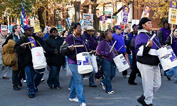 A photo of SEIU Local 72 protesting the Iraq War.
