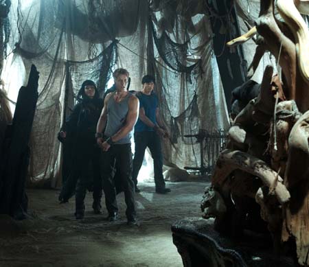 Justin Hartley appears as Oliver Queen and Tom...
