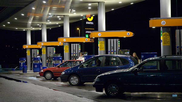 A photo of a gas station from 2005.