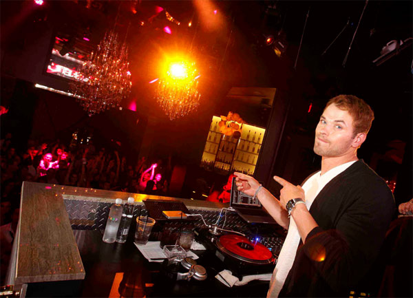 'Twilight' star Kellan Lutz attended the Dylan...