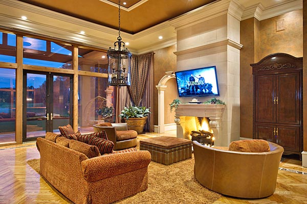 A living room inside Kenny Rogers' former...