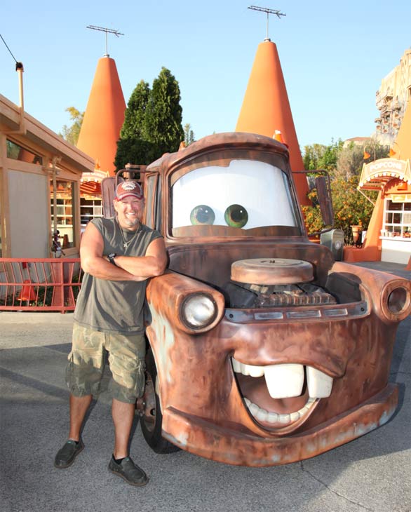 Larry the Cable Guy (actor Dan Whitney) meets...