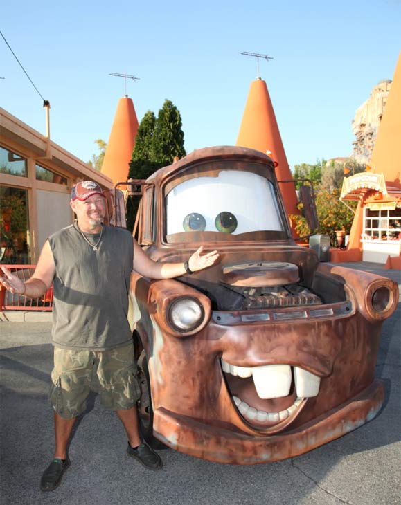 Larry the Cable Guy (actor Dan Whitney) meets...