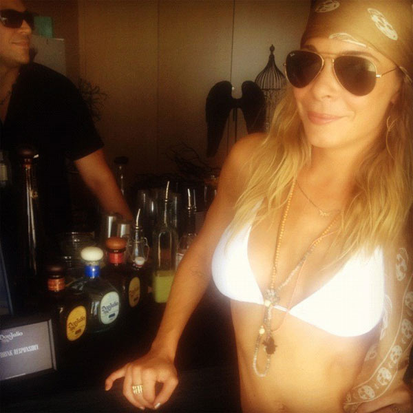 LeAnn Rimes appears in a photo posted to her official Twitter account on August 21, 2012. - Provided courtesy of pic.twitter.com/AQvIpl55 LeAnn Rimes appears in a photo posted to her official Twitter account on August 21, 2012. - Provided courtesy of pic.twitter.com/AQvIpl55