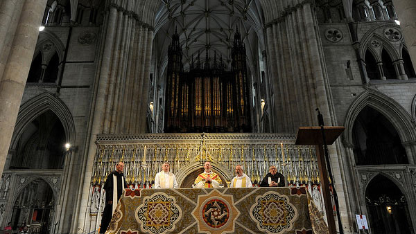A photo of Catholic mass, taken in October 2009.