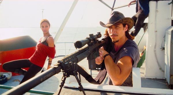 Pictured: Oscar Jaenada (right) and Zoe Saldana...