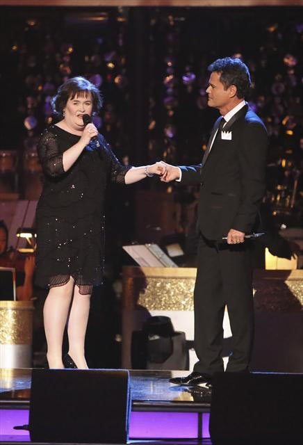 'Dancing with the Stars' Season 9 champion Donny Osmond returned to the ballroom on 'Dancing With The Stars: The Results Show' on October 16, 2012, to perform a duet with Susan Boyle.
