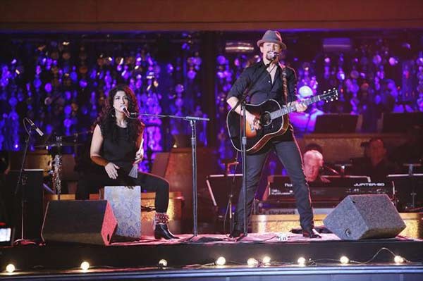 Jason Mraz performed on 'Dancing With The Stars:...