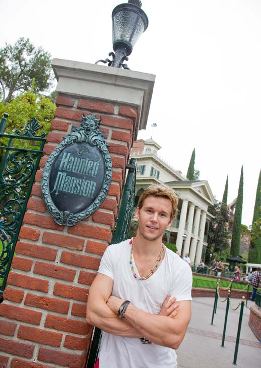 'True Blood' star Ryan Kwanten poses at the...