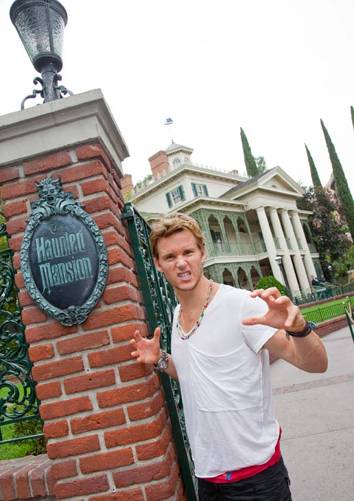 'True Blood' star Ryan Kwanten poses at the...