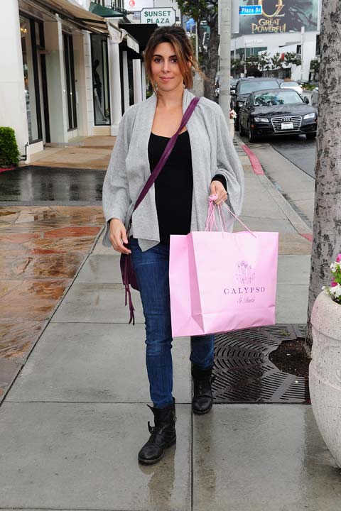 Pregnant Jamie-Lynn Sigler debuted her baby bump...