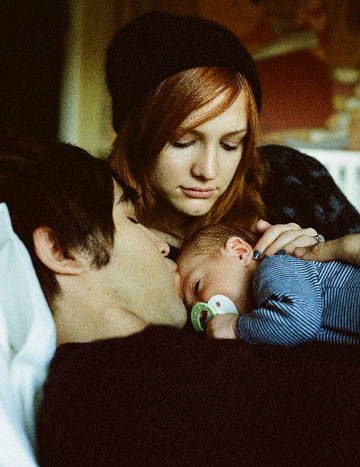 Pete Wentz and Ashlee Simpson appear with baby...