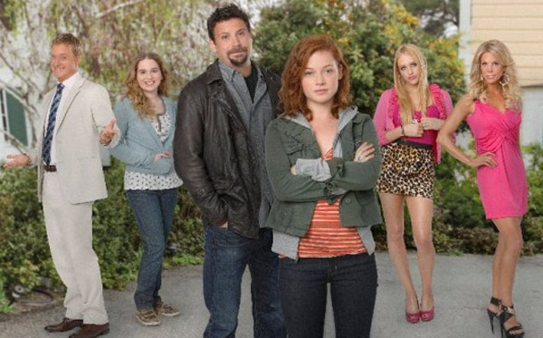 Still image of cast from the show 'Suburgatory.'