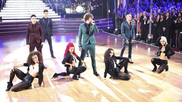 The Wanted performed on 'Dancing With The Stars: The Results Show' on November 20, 2012.