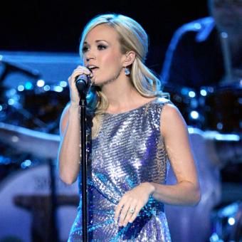 Carrie Underwood singing at a 'Brooks and Dunn...