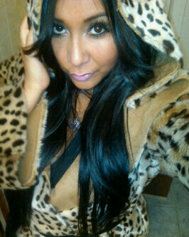 <div class="meta image-caption"><div class="origin-logo origin-image "><span></span></div><span class="caption-text">Nicole &#39;Snooki&#39; Polizzi from MTV reality show &#39;Jersey Shore&#39; did not like what she was seeing in the mirror. In July 2010, she started to follow Dr. Siegal&#39;s cookie diet, which consists of eating one meal a day &#40;usually chicken&#41; and six cookies, each of which suppress hunger. The cookies contain beef and milk protein, only about 11 grams of carbohydrates and 90 calories. (Twitter.com&#47;Sn00ki)</span></div>