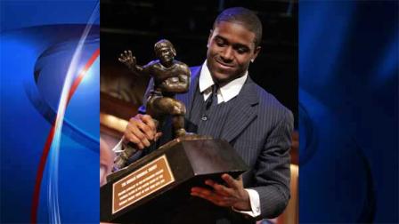 Reggie Bush giving up Heisman Trophy