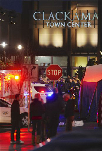 Gunman opens fire at Oregon mall
